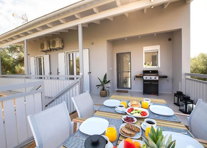 Summer Vibes Tsoukaladhes